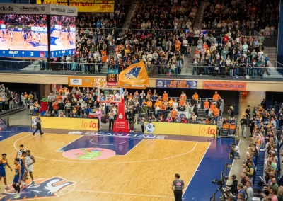 Spieltag 27.10.24 - Stadthalle Rostock - der Orange Block von Gegenüber