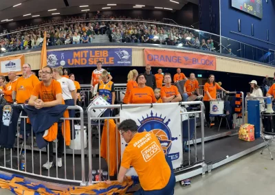 Spieltag 27.10.24 - Stadthalle Rostock - der Orange Block im Weitwinkel