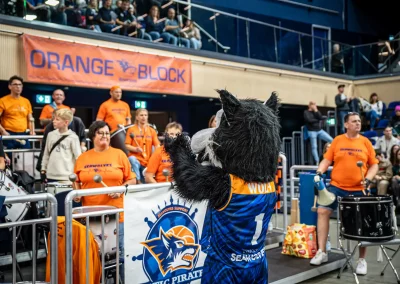 Spieltag 27.10.24 - Stadthalle Rostock - Wolfi feuert die Baltic Pirates an