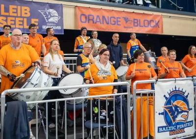 Spieltag 01.11.24 - Stadthalle Rostock - der Orange Block trommelt