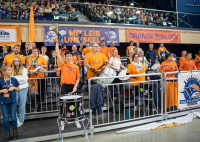 Spieltag 01.11.24 - Stadthalle Rostock - der Orange Block macht Stimmung