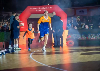 Spieltag 01.11.24 - Stadthalle Rostock - Einlauf von Till Gloger